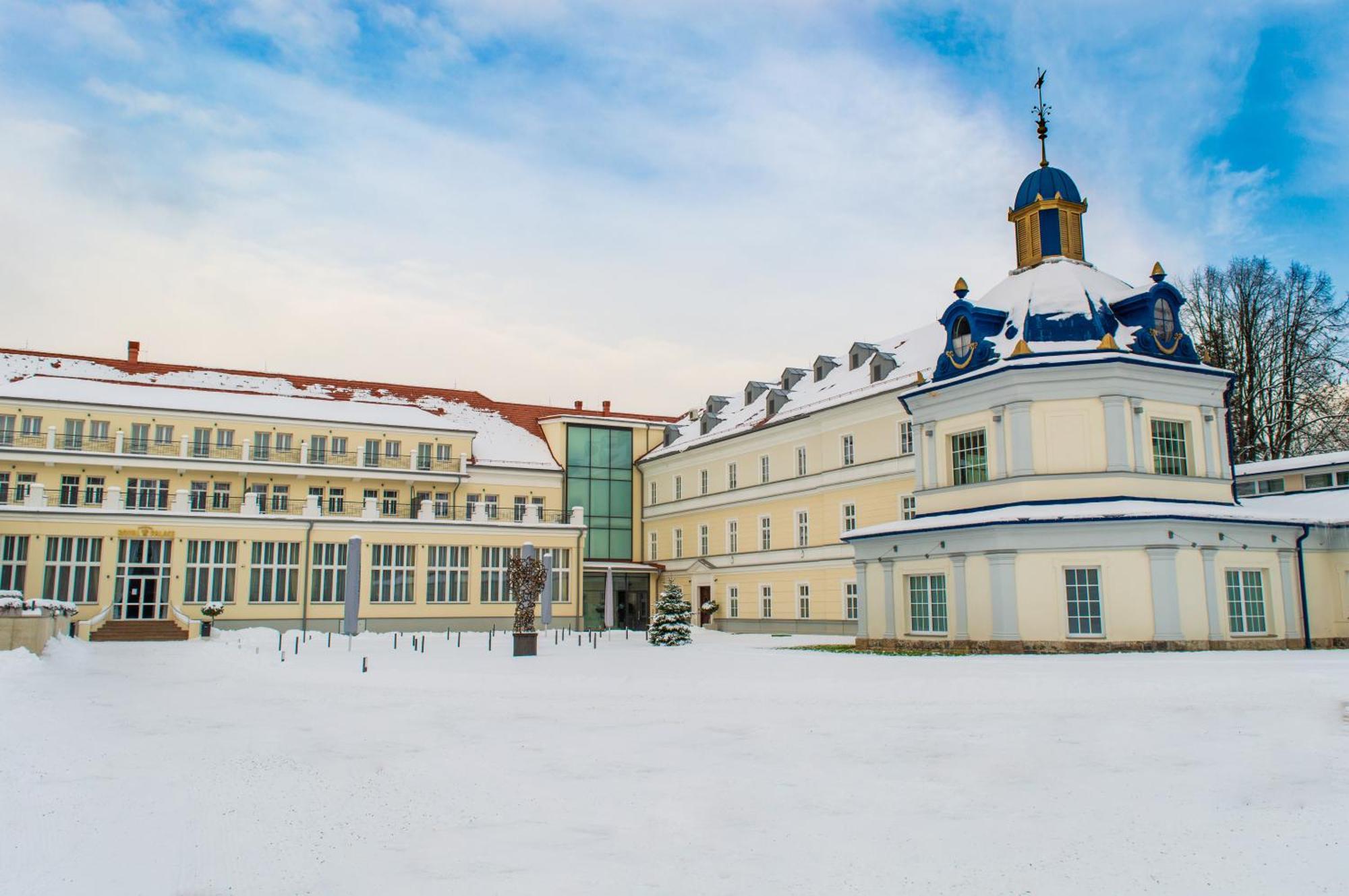 Royal Palace Turčianske Teplice Exterior foto